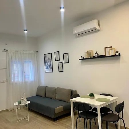 Apartment Mellis - Maria Zambrano Train Station & Bus